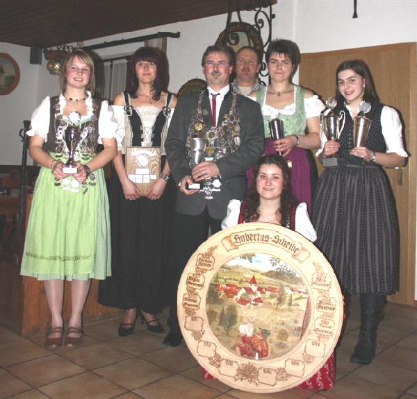 v.L.: Schabert Katharina, Ganzenm�ller Sonja, Gerstmeier Konrad jun., Eberhardt Roland, Eger Barbara, Schabert Evi, sitzend: Vorstand Gerstmeier Kerstin